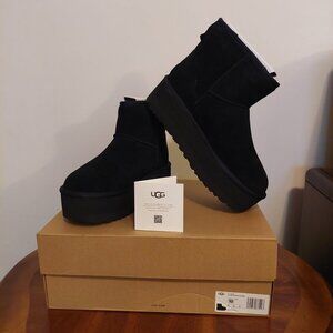 NIB Black UGG Women's Sz 10 Classic Mini Platform Boots w/Original Box 1134991